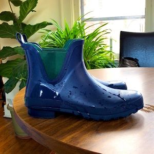 Chaps by Ralph Lauren rain booties • US women’s 8 • navy blue and forest green